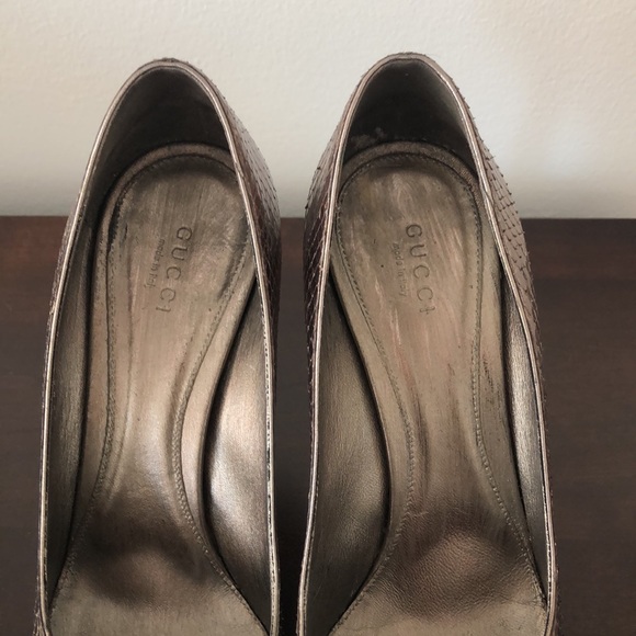Gucci open toe horseshoe pumps, snake leather, bronze/silver size 8.5 high heel - Picture 9 of 14